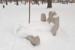 Oslo - Slottsparken - Prinsesse Ingrid Alexandras skulpturpark - Skulptur - Jorden hånd (Helene Brudevoll, 2018)