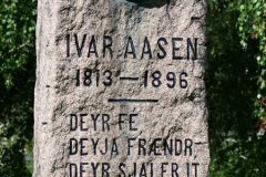 Oslo - Vår Frelsers gravlund - Æreslunden - Ivar Aasen (G)