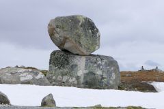 Innlandet - Øystre Slidre - Valdresflye - Skulptur - Rock on Top of Another Rock (Peter Fischli / David Weiss)