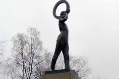 Rogaland - Sandnes - Skulptur - Gutten med hjulet, ved Festplassen