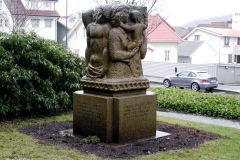 Rogaland - Sandnes - Skulptur - Frihetsmonument/Krigsminnesmerke, ved Sandnes kirke