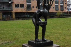 Rogaland - Sandnes - Skulptur - Gutt som hopper bukk (Øglændparken)