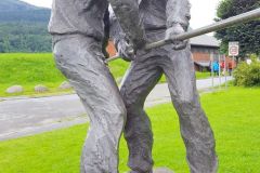 Rogaland - Sauda - Skulptur - Ovnshusarbeiderne (Svein-Tore Kleppan, 1988)