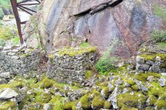 Rogaland - Sauda - Allmannajuvet - Rester av gamle fundamenter under Galleriet