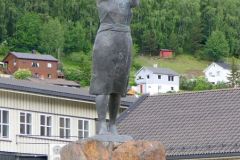 Innlandet - Sel - Otta - Skulptur - Pillarguri ( Arne Mæland, 1998)