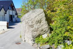 Rogaland - Stavanger - Ormøy - Flyttblokk ved Ormøyveien 58