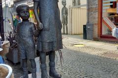 Rogaland - Stavanger - Skulptur og Street Art - Johanna og Broremann - Artist: Ernest Zacharevic