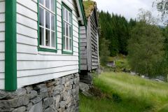 Vestland - Sunnfjord - Sunnfjord museum - Fra venstre skolehus og Løsetloftet