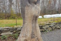 Vestland - Sveio - Figur utenfor Valestrand kirke