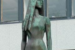 Rogaland - Time - Bryne - Skulptur - Veslemøy - Minne om Arne Garborg, ved rådhuset (Fritz Røed)