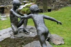 Rogaland - Time - Bryne - Mølleparken - Skulptur - Søstre (Marit Wiklund, 1985)