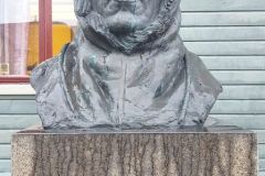 Troms og Finnmark - Tromsø - Polarmuseet - Skulptur - Byste av Roald Amundsen (Alonzo Victor Lewis, 1994)