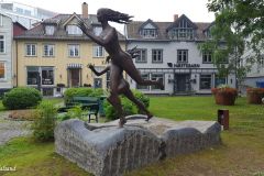 Troms og Finnmark - Tromsø - Ingvald Jaklins plass - Skulptur - Runners (Leonardo Lustig, 2016)