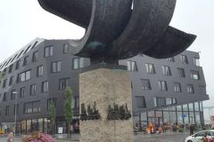 Troms og Finnmark - Tromsø - Stortorget - Skulptur - Fangst og fiskerimonumentet (Sivert Donali, 1984)