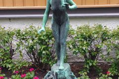 Trøndelag - Trondheim - Skulptur - Stiftsgården - Naken pike (Jens Munthe Svendsen, 1906)