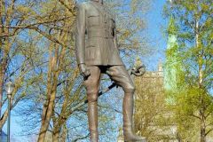 Trøndelag - Trondheim - Waisenhuset - Skulptur - Kong Haakon VII (Stinius Fredriksen 1972)