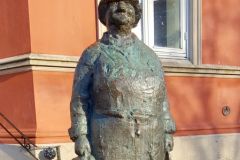 Trøndelag - Trondheim - Torvet - Skulptur - Go\'dagen eller Torgkona (Tone Thiis Schjetne 1983)