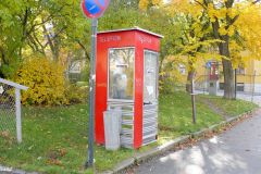 Trøndelag - Trondheim - Kirkegata - Thornæsparken - Telefonkiosk (vernet)