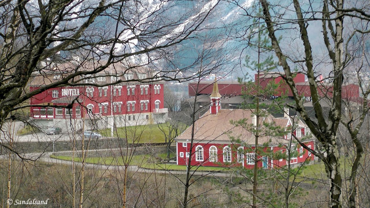 Hordaland - Odda - Tyssedal - Hotellet og Festiviteten med fabrikken bak