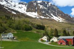 Hordaland - Ullensvang - Innover Sørfjorden - Fjellsiden opp mot Reiseter