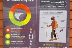Hordaland - Odda - Skilt utenfor turistinformasjonen