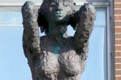 Finnmark - Vardø - Rådhuset - Skulptur - Kvinne mot havet (Nina Sundbye, 1979)