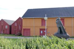Finnmark - Vardø - Brodtkorbsjåene - Pomormuseet - Skulptur - Opp av hav (Svein Magnus Håvarstein)
