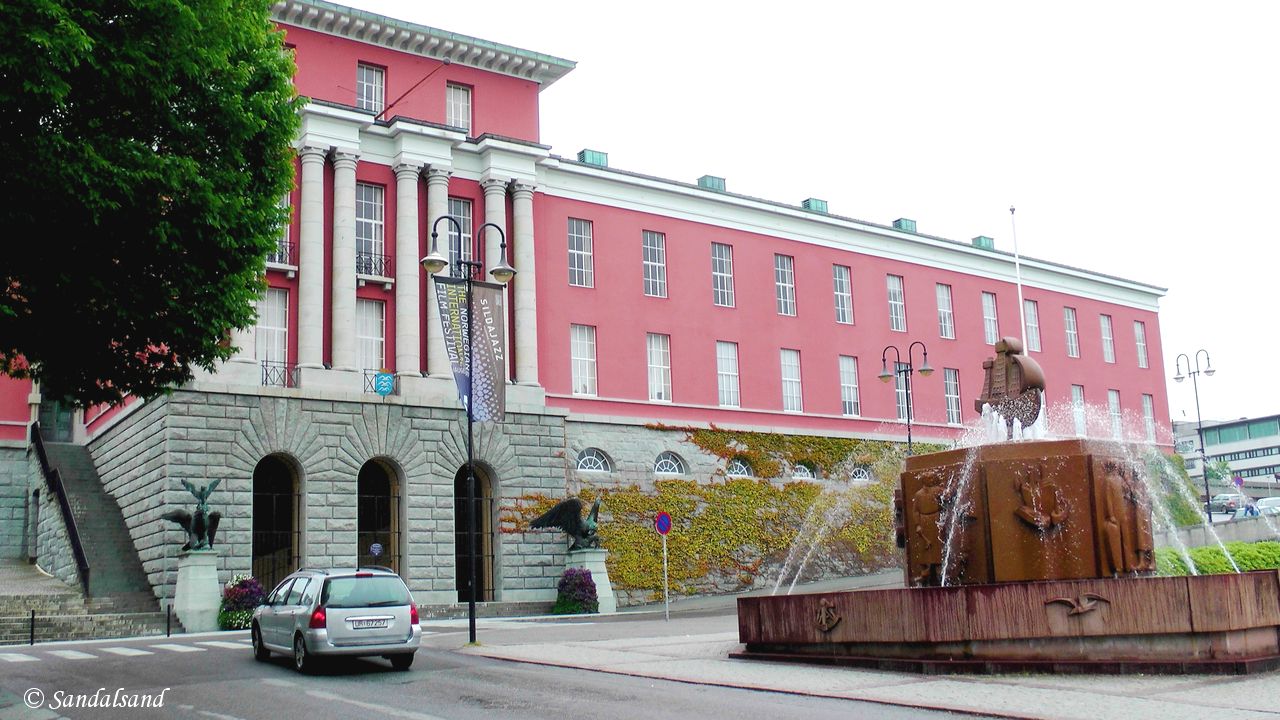 Rogaland - Haugesund - Rådhuset og rådhusfontenen