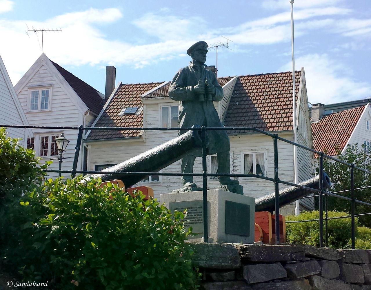 Rogaland - Stavanger - Skulptur - Admiral Thore Horve, Strandkaien med kanoner
