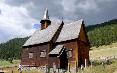 Lomen stavkirke i hjertet av Valdres