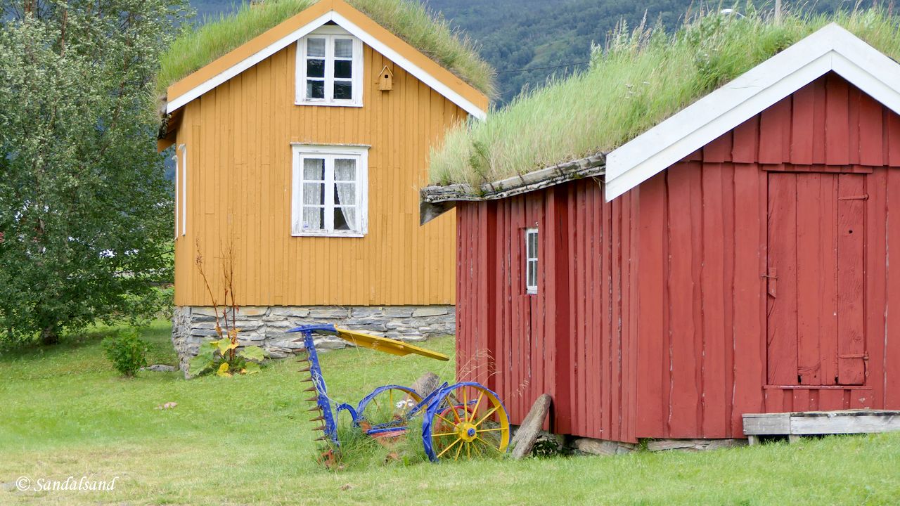 Troms og Finnmark - Lavangen - Soløy - Krambuvika bygdemuseum - Biltur i Sør-Troms