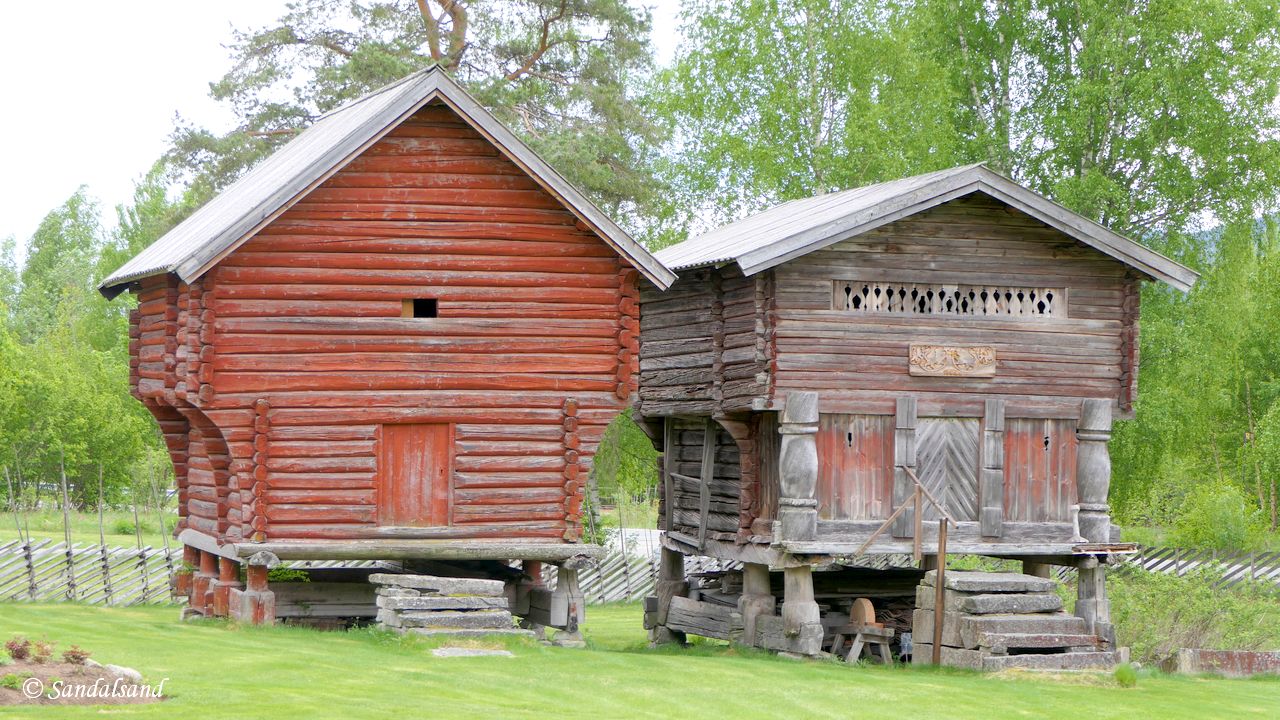 Buskerud - Rollag - Rollag bygdetun - Stabbur fra Kvisle (ca. 1850) og Bjønndalsbue (1764?)