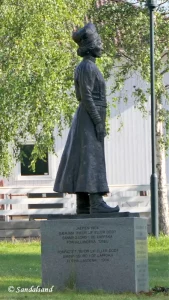 Nordland - Vefsn - Mosjøen - Skulptur - Elsa Laula Renberg (Ellen Jacobsen, 2019). Hun stod sentralt i det som ble opphavet til samenes nasjonaldag.