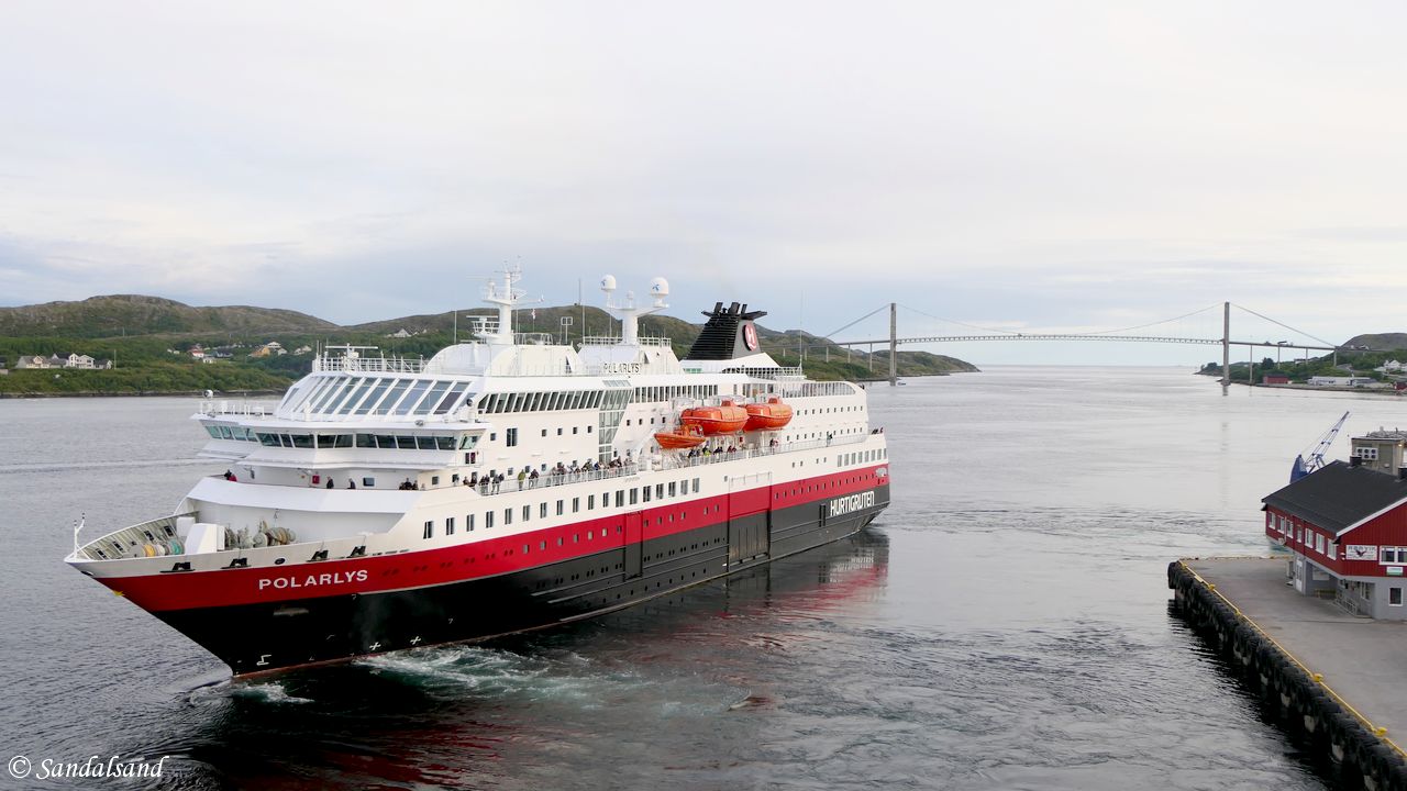 Trøndelag - Vikna - Rørvik - Hurtigruteskipet Polarlys